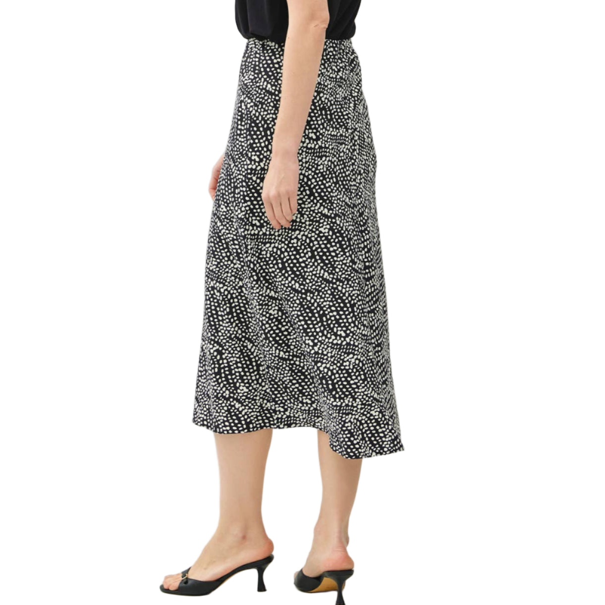 Woman wearing a black and white patterned skirt on a white background