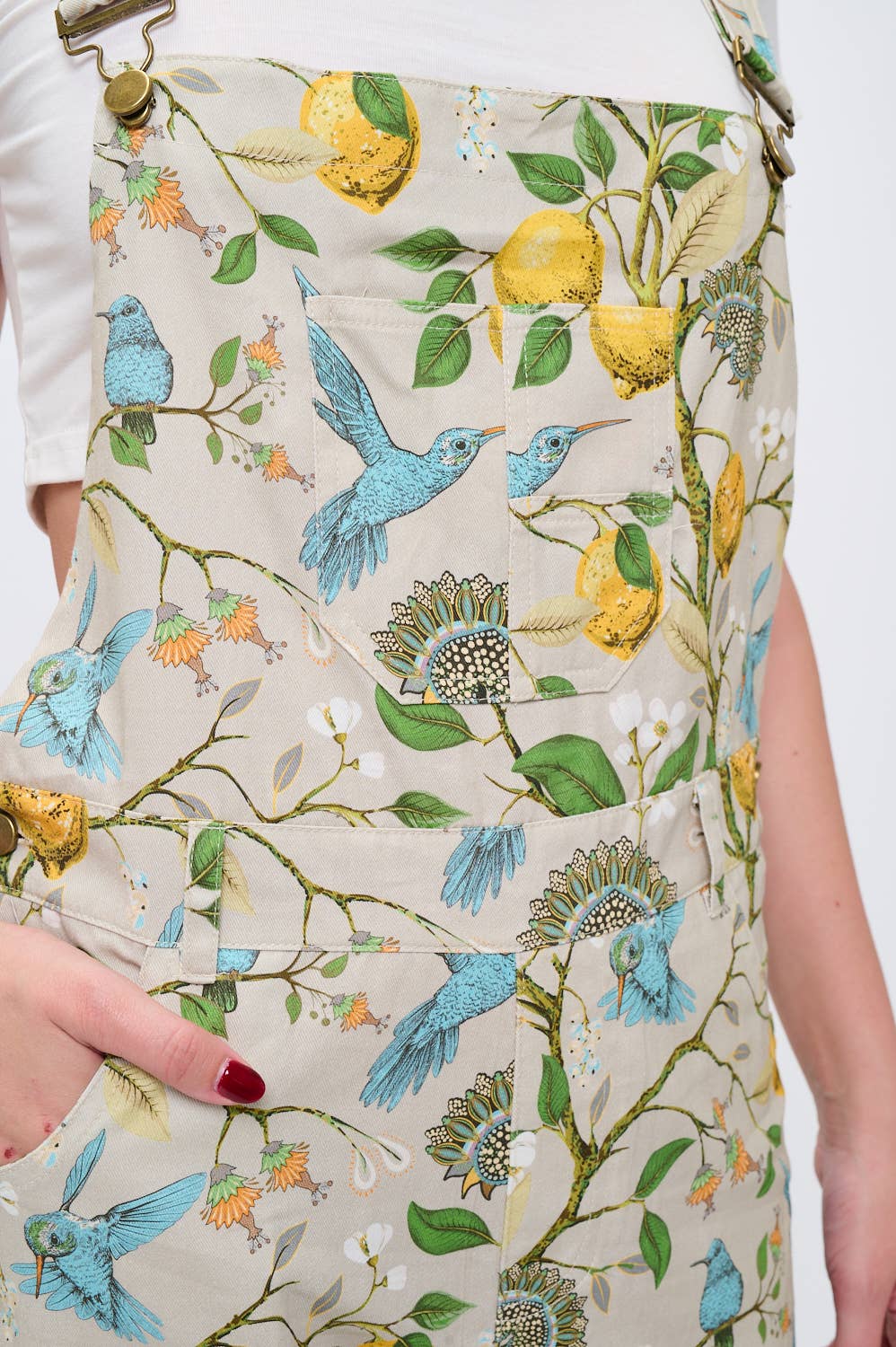 Skirt with bird and lemon pattern on a neutral background